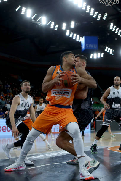 和杜锋闹翻？张明池离队原因找到，家庭变故曝光，解约亏2年收入.